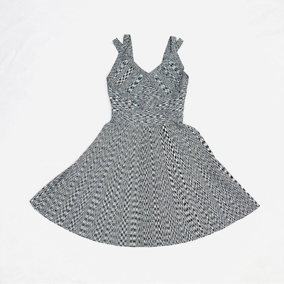 Guess Dresses & Skirts - GUESS Los Angeles Black & White Fit and Flare Knit Bodycon Dress